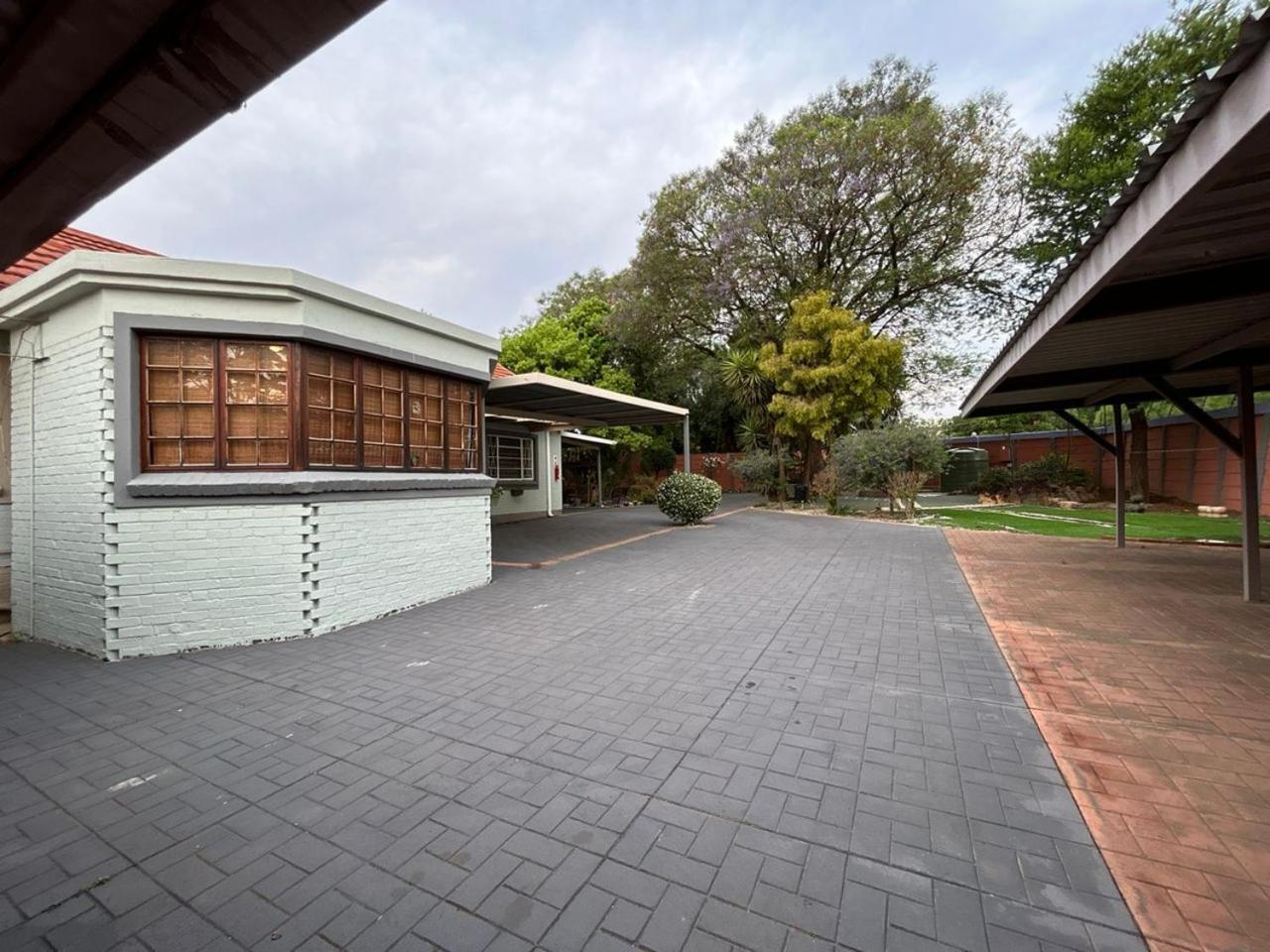 Blue Lantern Bed And Breakfast Kempton Park Exterior photo